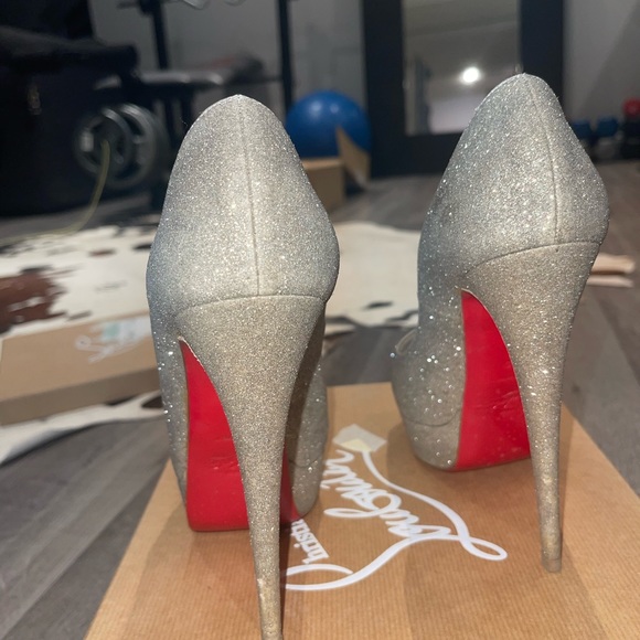 Louboutin heels - Picture 2 of 10